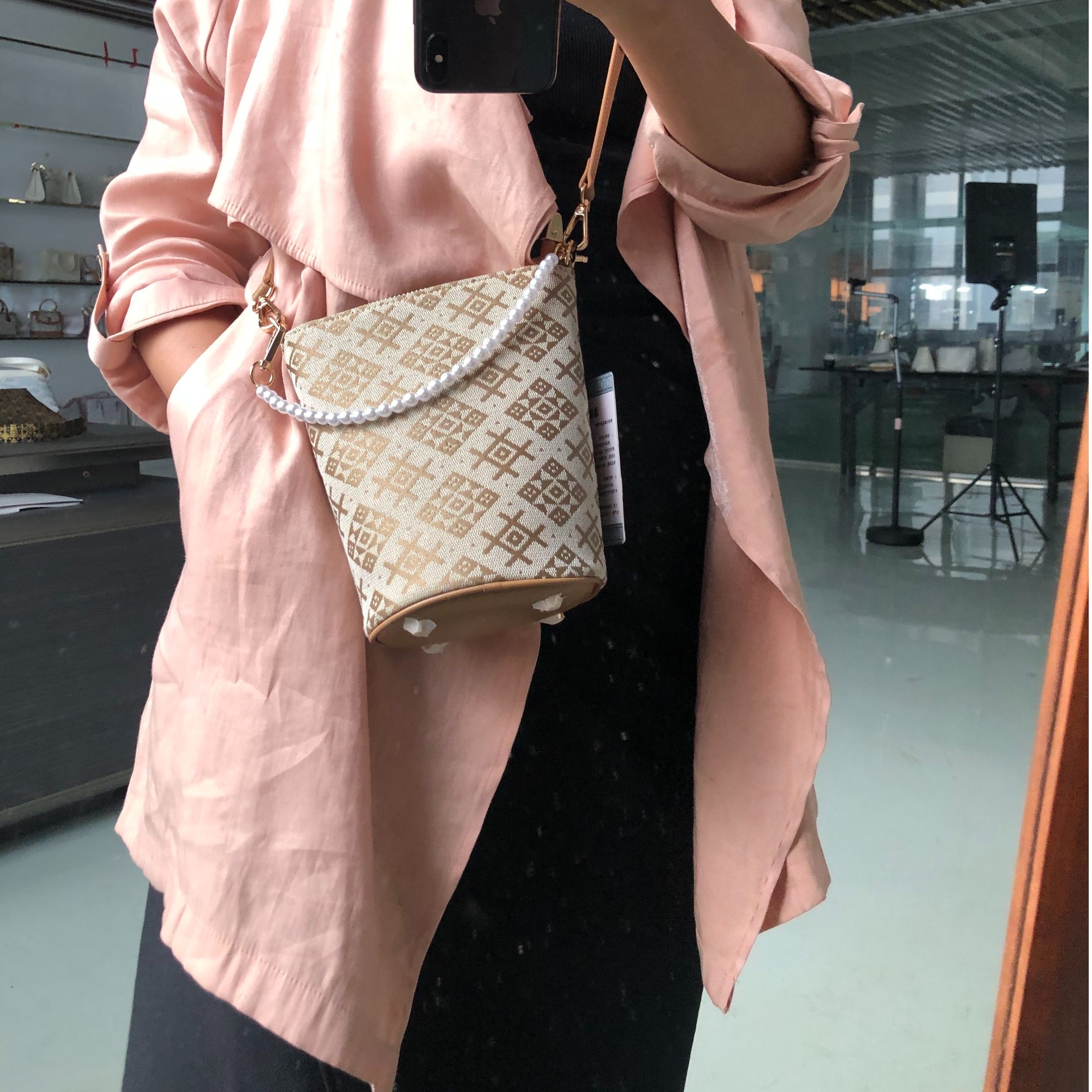 广西非遗壮锦小水桶包民族风女款手提斜挎精致休闲包包手提包图片