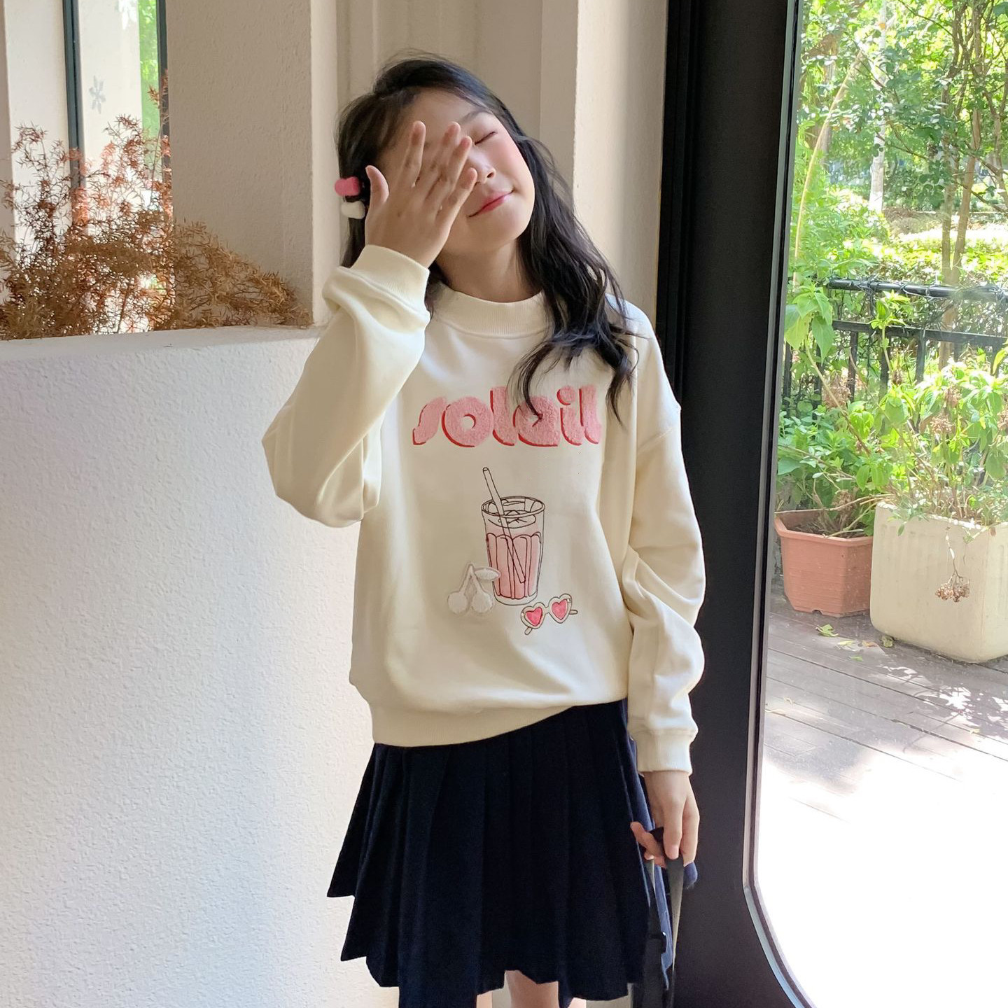 现货26秋冬女童白色毛巾绣刺绣卫衣甜美套头衫圆领卫衣保暖上衣