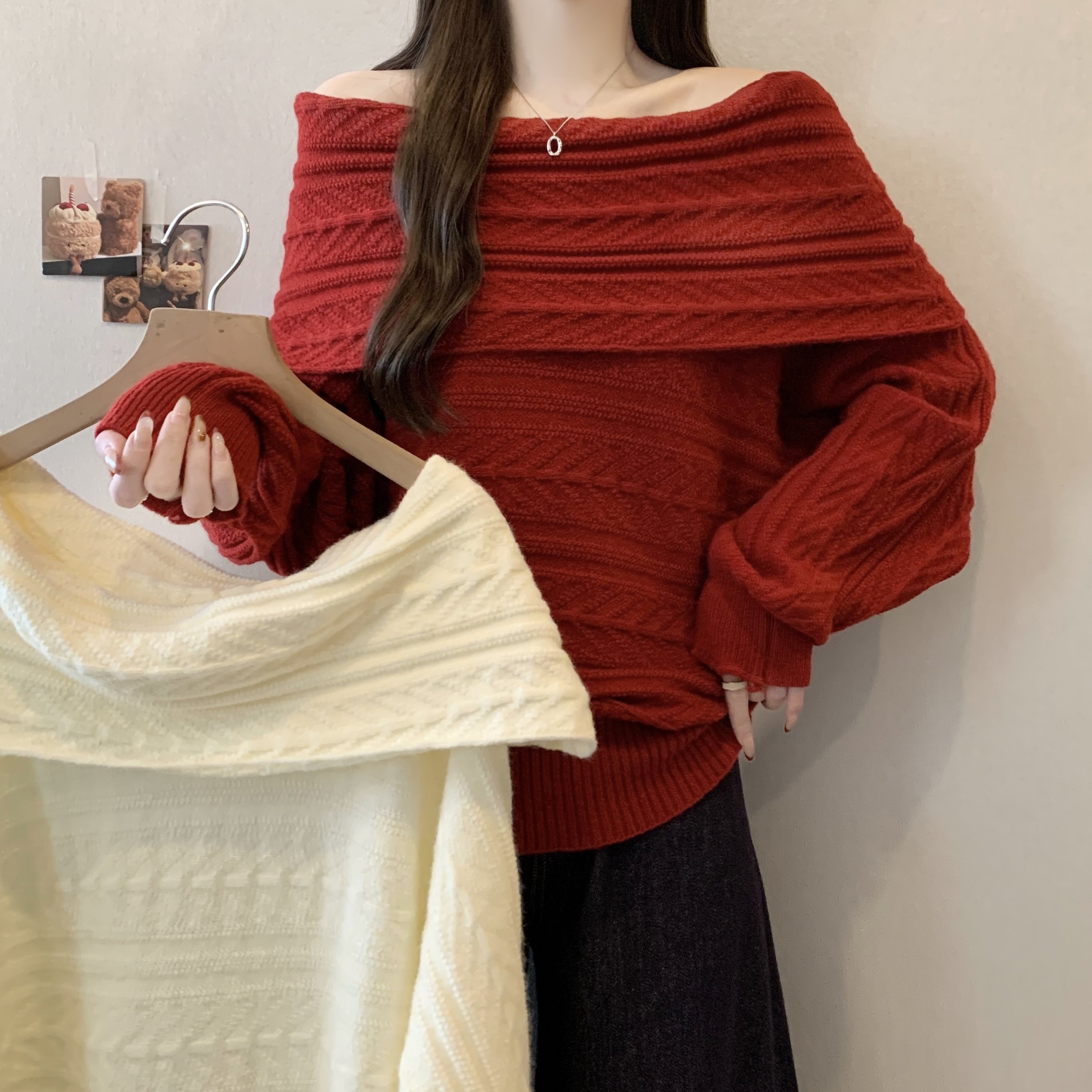 大码女装新年氛围感穿搭红色一字肩毛衣秋新款冬露肩针织衫上衣潮,女装/女士精品,大码内搭,淘宝优惠券,粉丝福利购,淘宝优惠卷