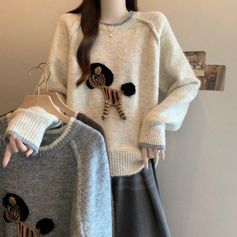 大码女装2025秋冬新款胖MM时尚圆领撞色小马装饰长袖套头上衣毛衣,女装/女士精品,大码内搭,淘宝优惠券,粉丝福利购,淘宝优惠卷