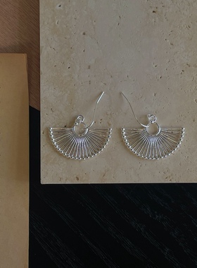 何事秋风金属镀银镂空扇子耳环简约气质复古新中式耳夹扇形国风