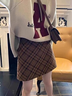咖色复古格纹半身裙女2023冬大码格子毛呢包臀a字裙高腰显瘦短裙