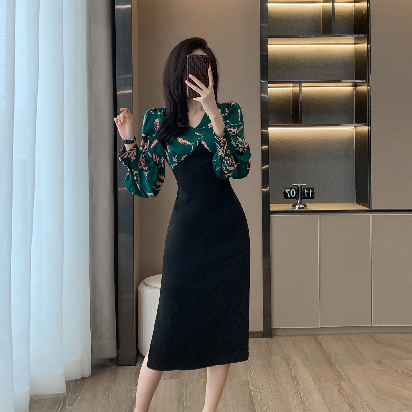 名媛小香风气质V领长袖连衣裙女春秋季新款收腰显瘦包臀裙中长款