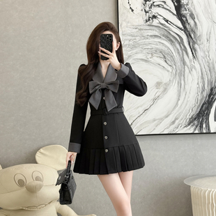 千金风蝴蝶结连衣裙女秋冬黑色收腰显瘦百褶西装裙气质高级感裙子