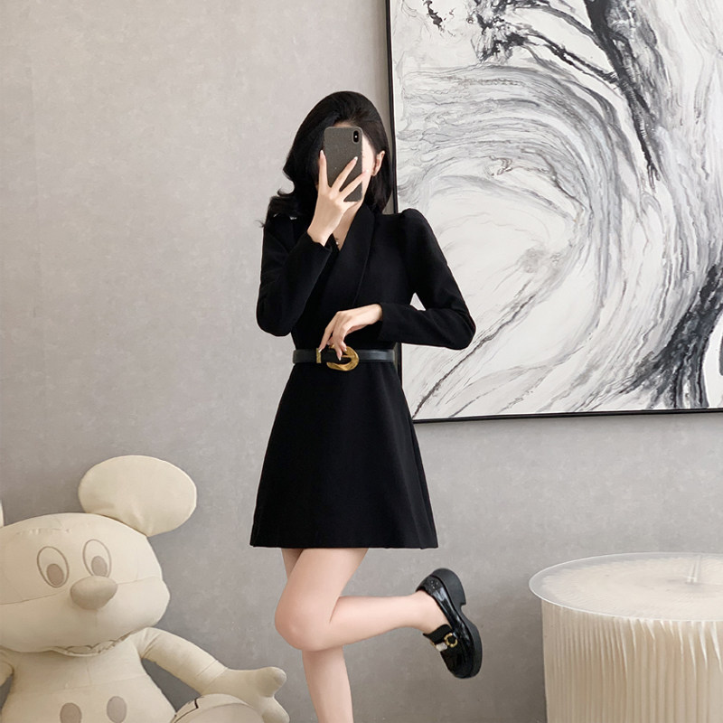 高级感黑色长袖西装连衣裙女秋冬季新款赫本御姐风收腰显瘦小黑裙