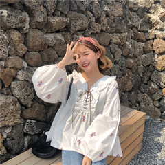 Real shot Korean version small fresh floral embroidery drawstring lace V-neck wooden ear Shirt Top