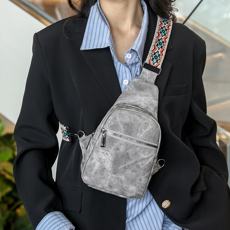 2024新款女生背包休闲单肩包女手机ins小挎包胸前包斜挎包女胸包