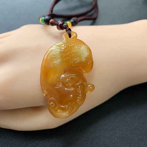 天然岫玉手工雕刻鹦鹉吊坠尺寸约50*29*7mm