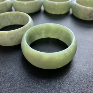 【宽镯】F104天然岫玉老油翠飘花手镯一物一图越带越绿油润