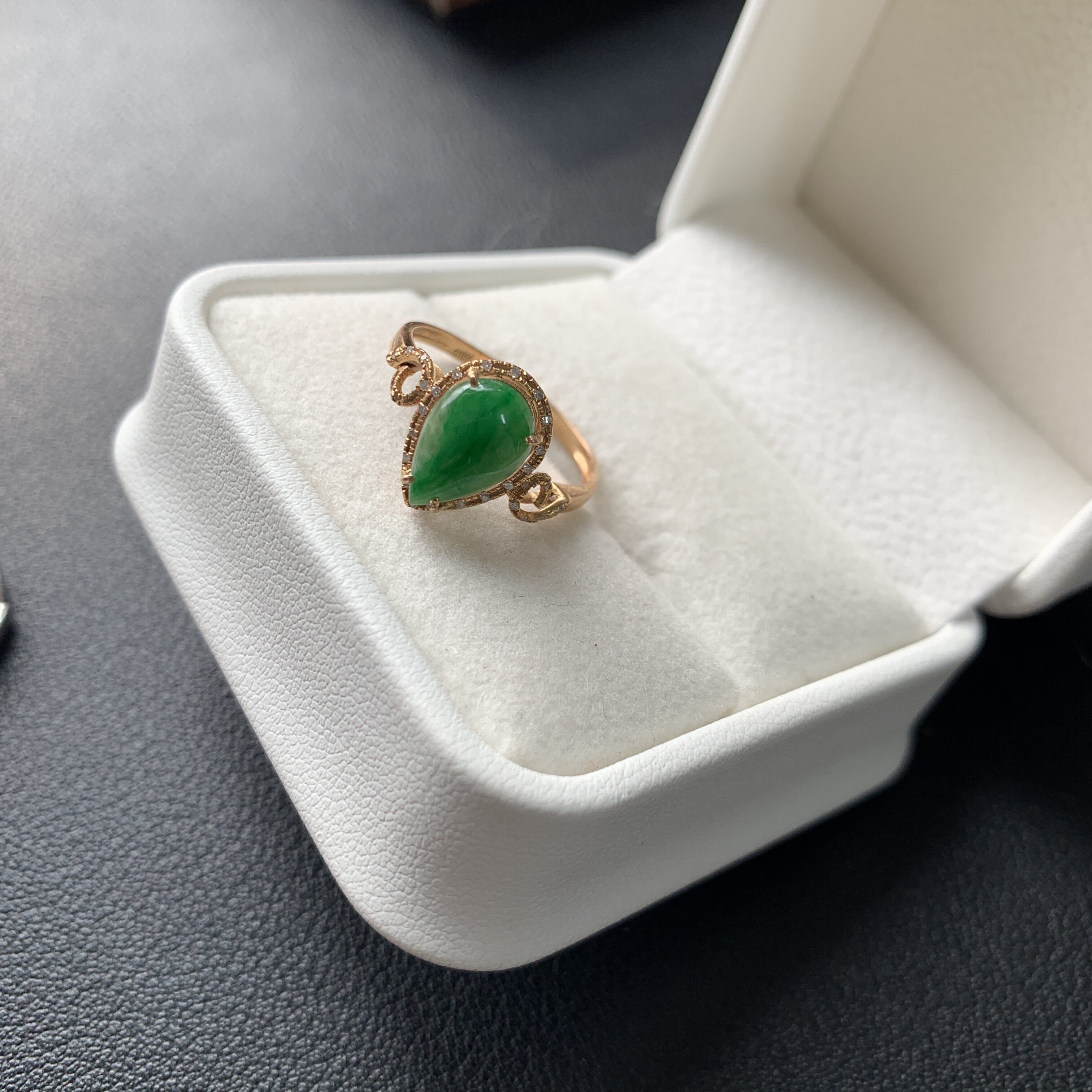 【翡翠水滴】天然翡翠18K金镶嵌钻石水滴型戒面约11*8.5mm戒指