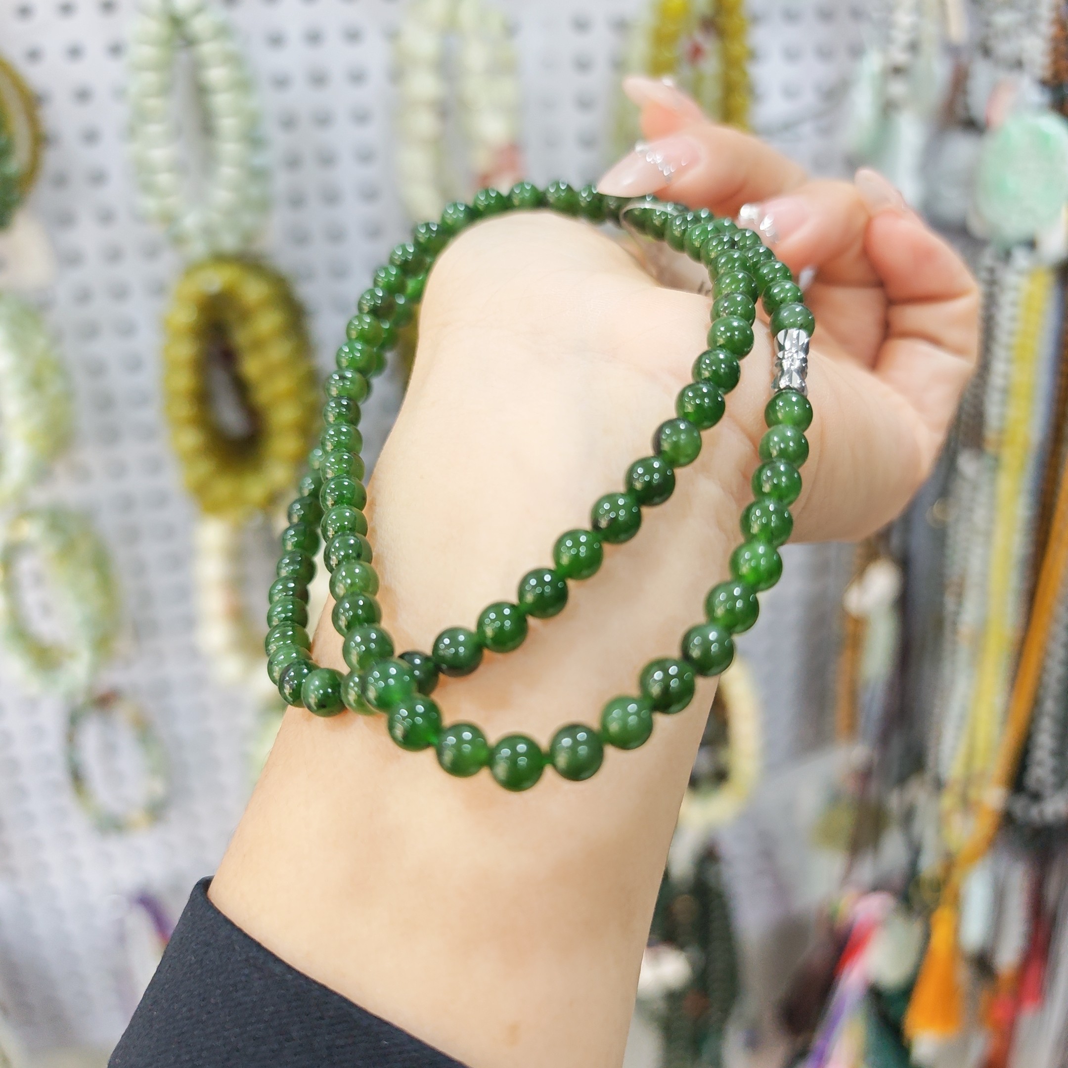 天然和田碧玉项链 加长款 单珠约6mm  可做手链 颜色正辣绿色