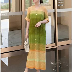 时尚休闲大码渡假风开衫长裙胖女人V领宽松袖彩虹条纹褶皱连衣裙