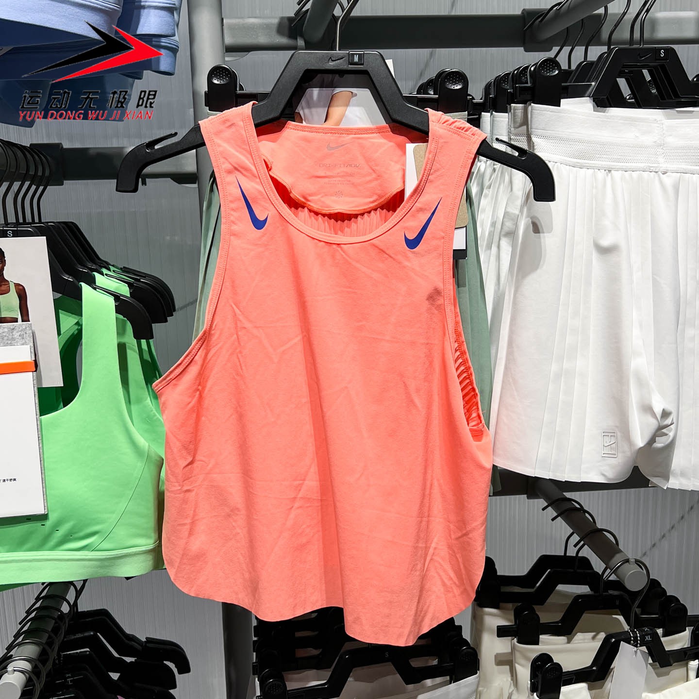 NIKE耐克女装2026秋新款夜跑系列速干修身短款跑步背心FN2714-605