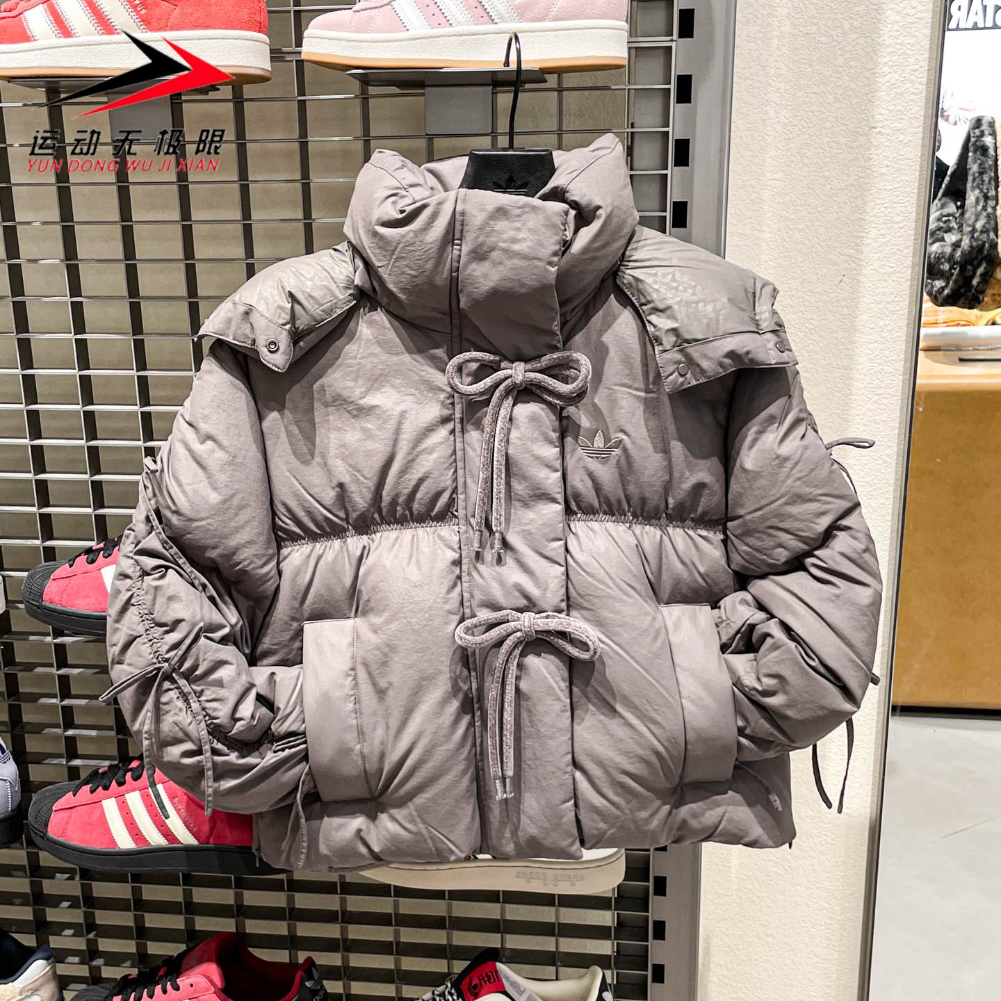 阿迪达斯三叶草2025冬女子休闲保暖运动夹克鸭绒连帽羽绒服KC2609