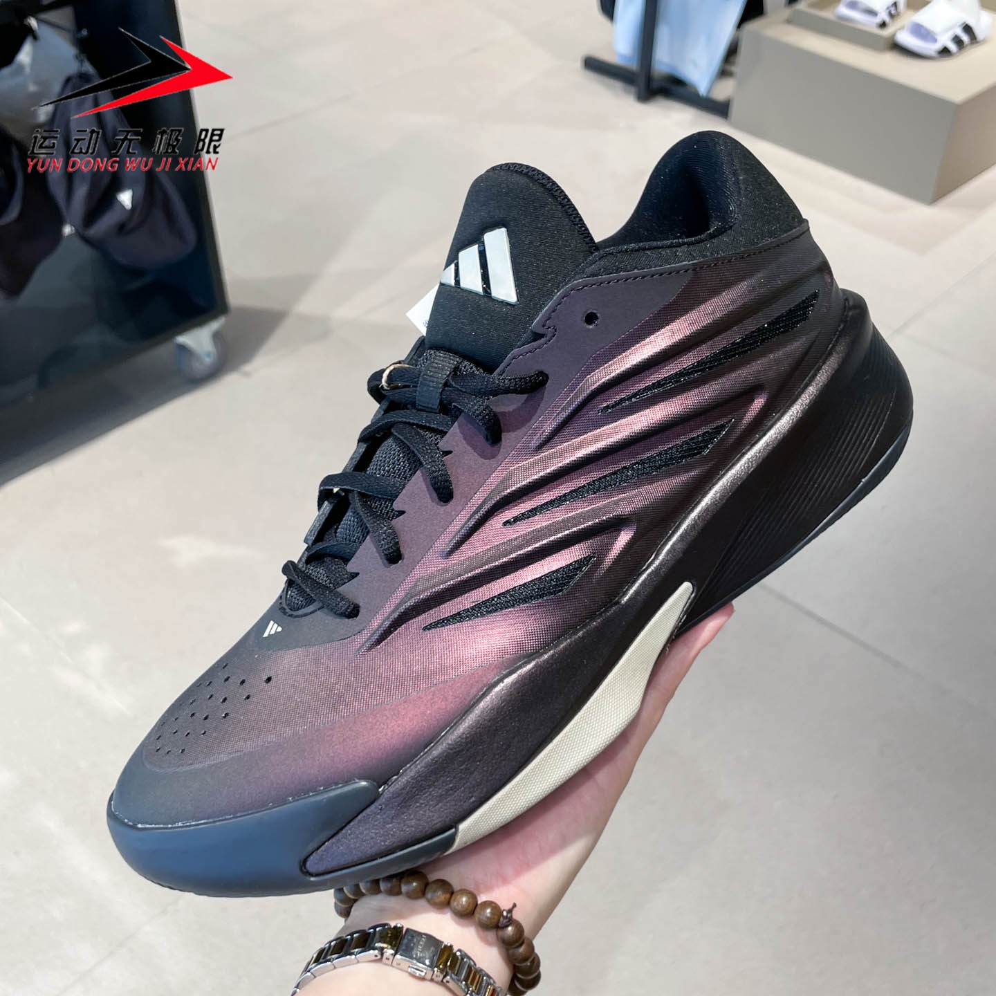 Adidas阿迪达斯男鞋2026秋新品回弹缓震防滑实战训练篮球鞋LA1506