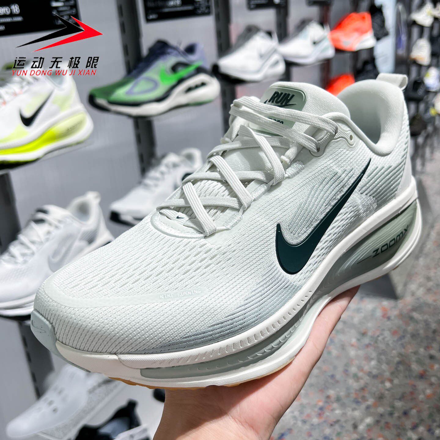 Nike耐克男鞋2026夏新款Vomero 18舒适回弹缓震跑步鞋 HM6803-020