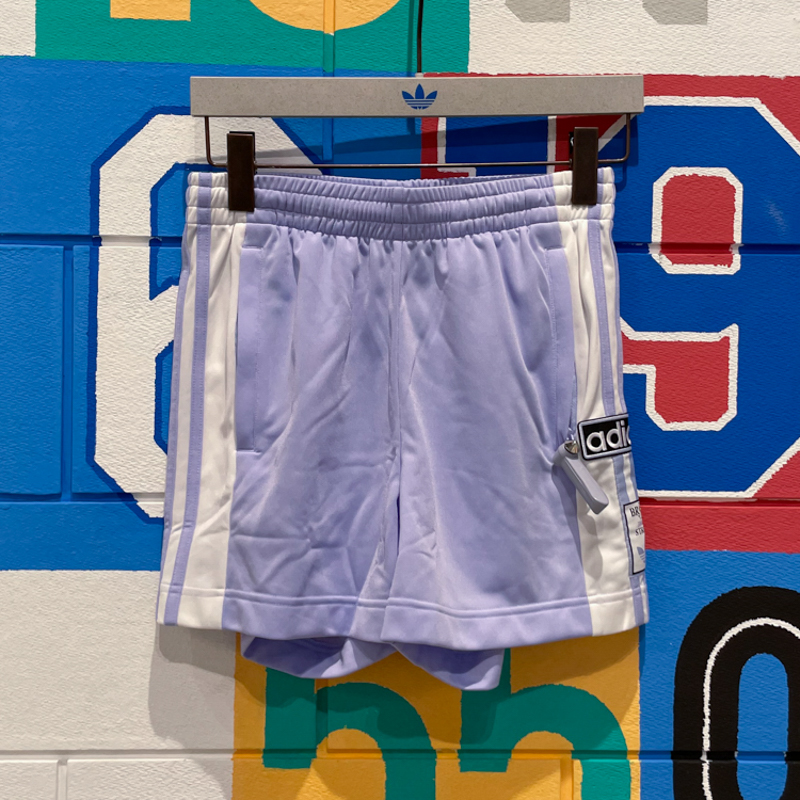 阿迪达斯三叶草女装2024夏季新款时尚侧开排扣速干运动短裤IP0718