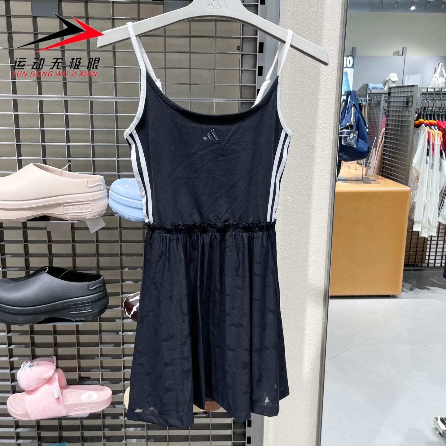 Adidas阿迪达斯女装2026秋新款经典百搭休闲露背吊带连衣裙KZ4212