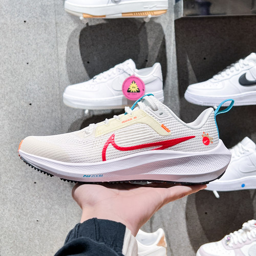 Nike耐克女鞋轻便缓震跑步鞋