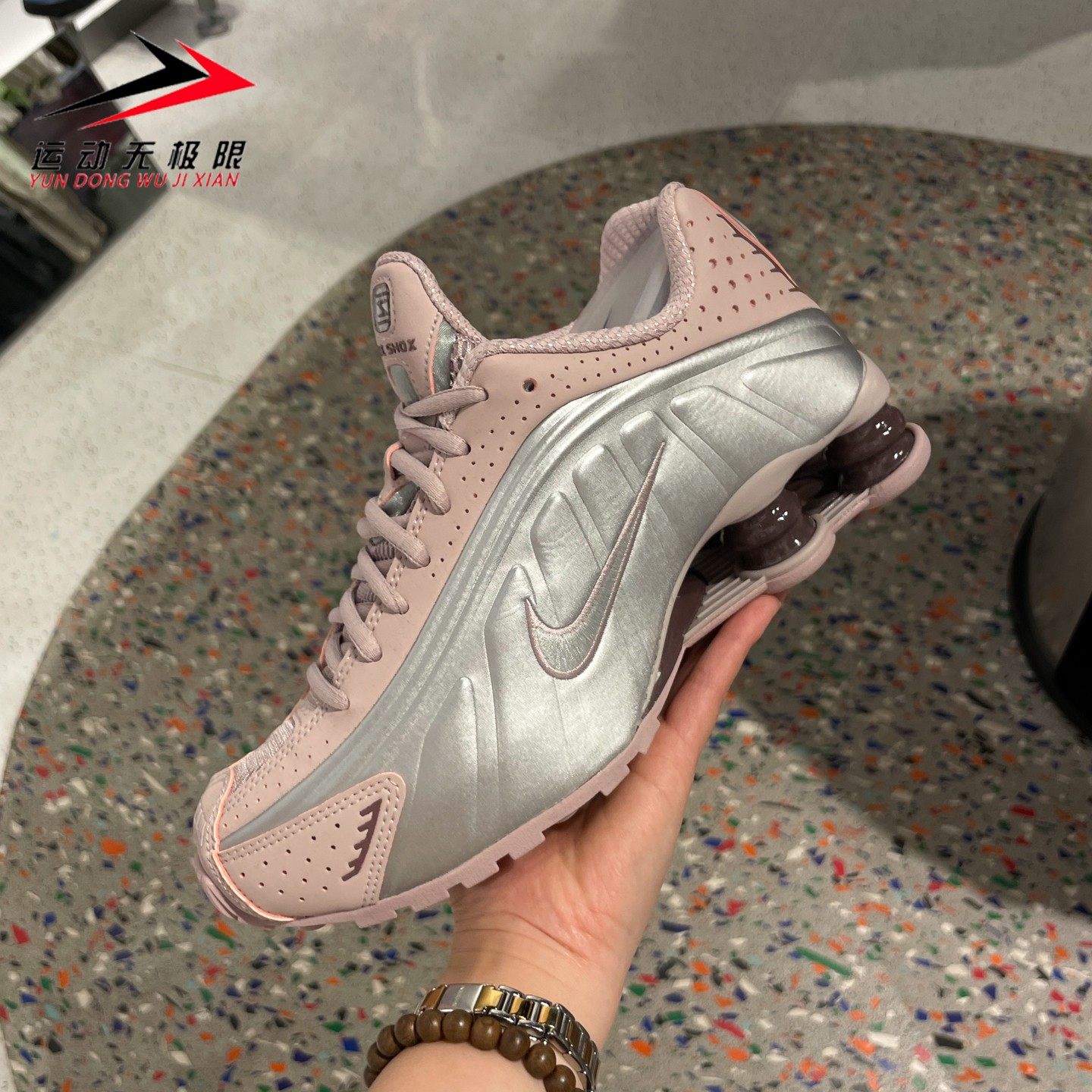 Nike耐克2025新款女子Shox R4经典缓震透气气柱运动鞋 AR3565-601,运动鞋new,跑步鞋,淘宝优惠券,粉丝福利购,淘宝优惠卷