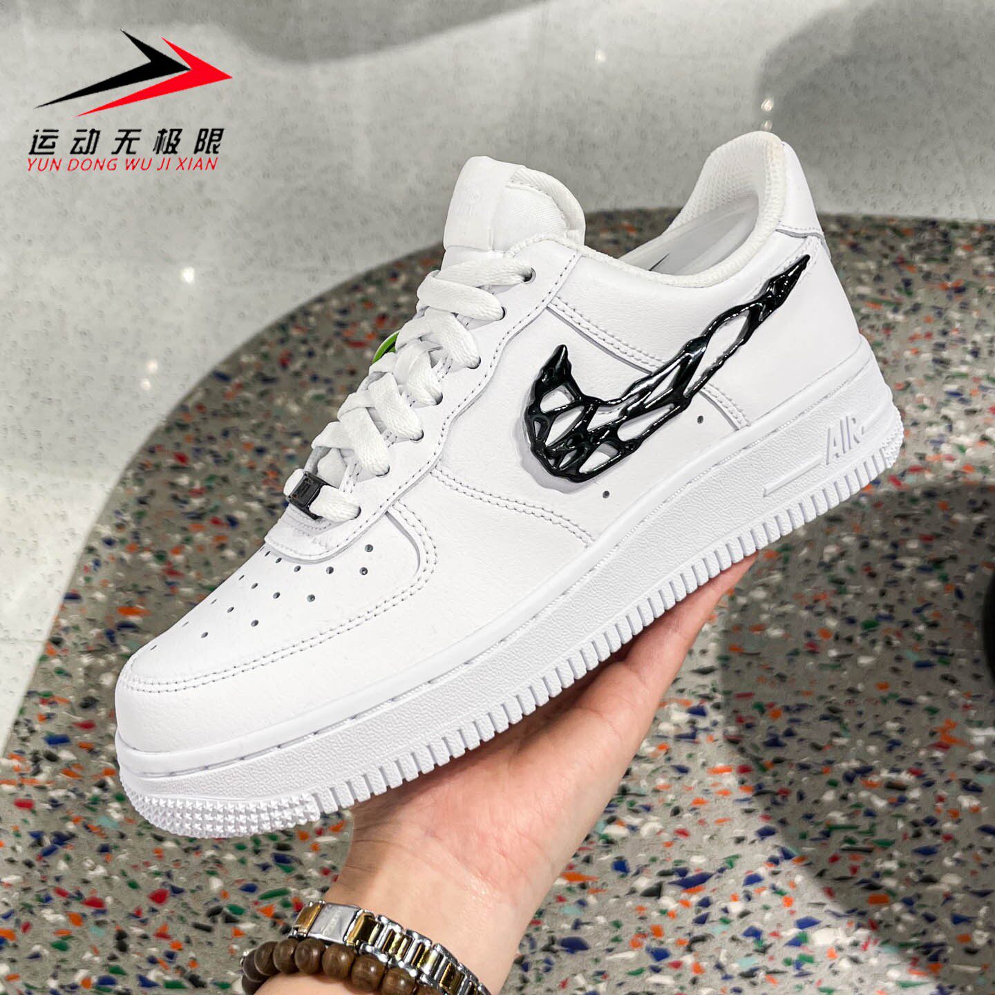 耐克女鞋2026春新款Air Force1 '07LX空军一号运动板鞋IF1686-101