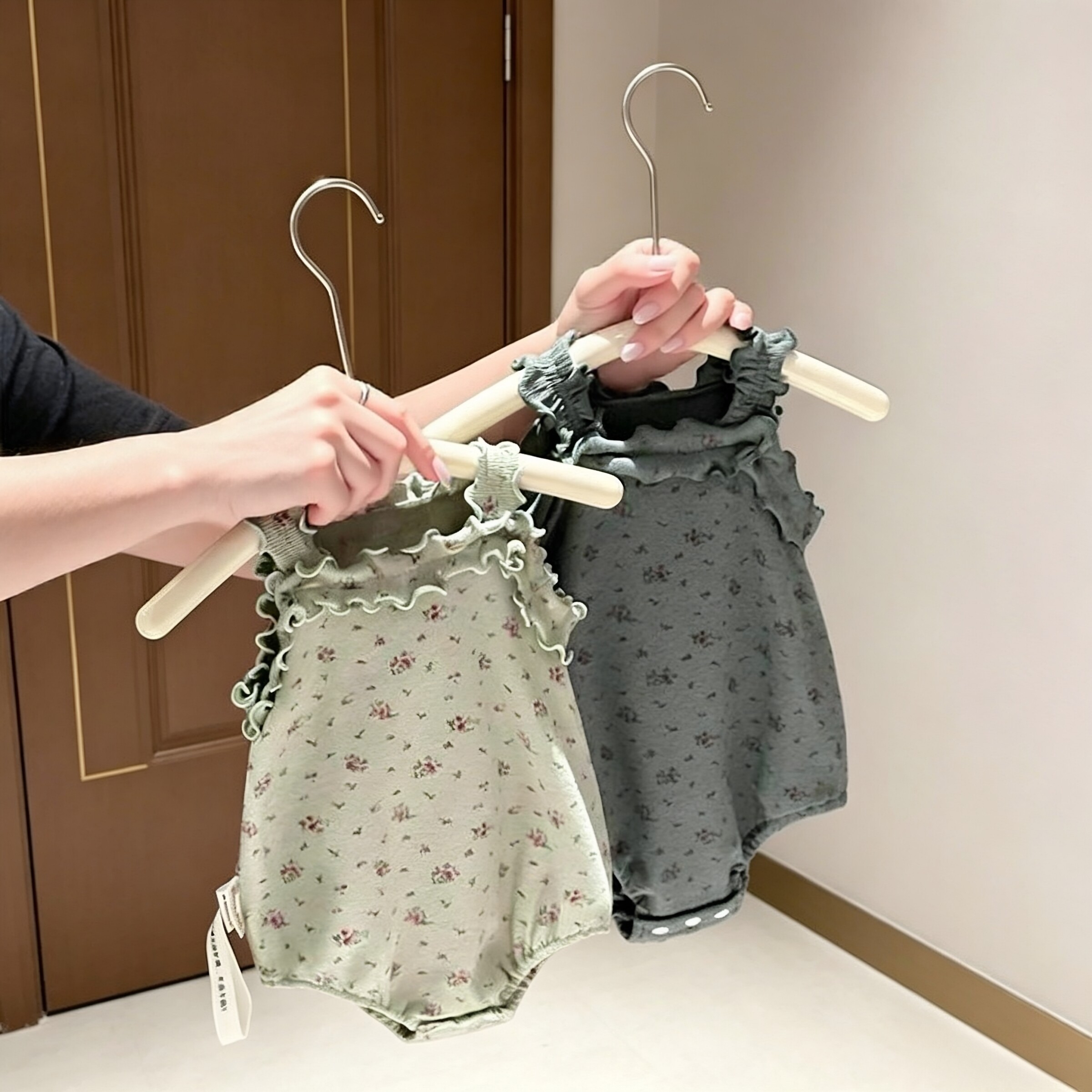 婴儿童夏季碎花吊带包屁衣女宝宝韩系木耳边无袖夏装亲子家庭哈衣