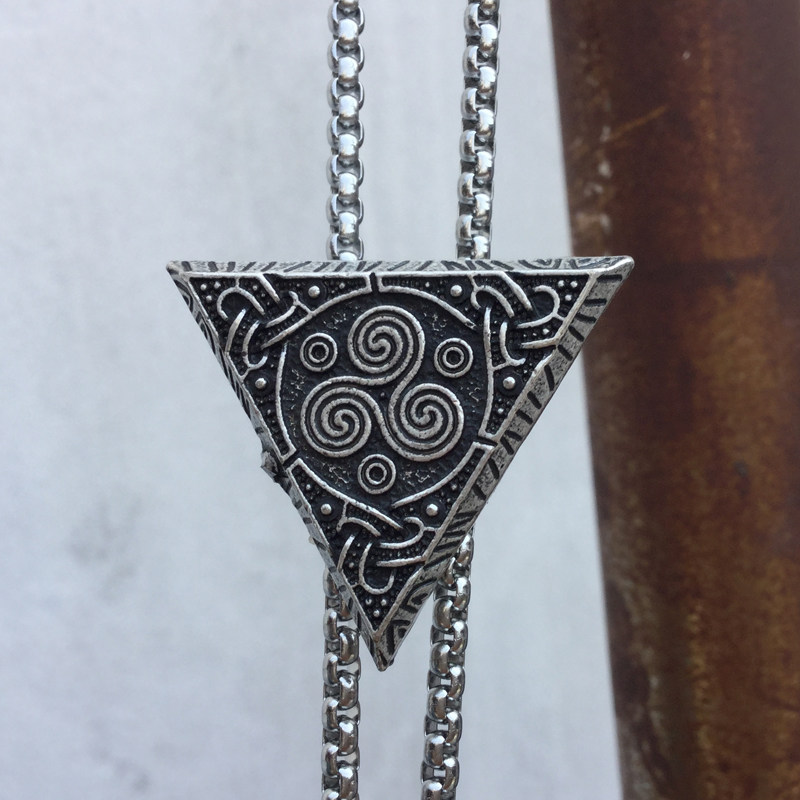 原创休闲潮流复古金属倒三角密符号波洛领带bolo tie奥丁维京项链