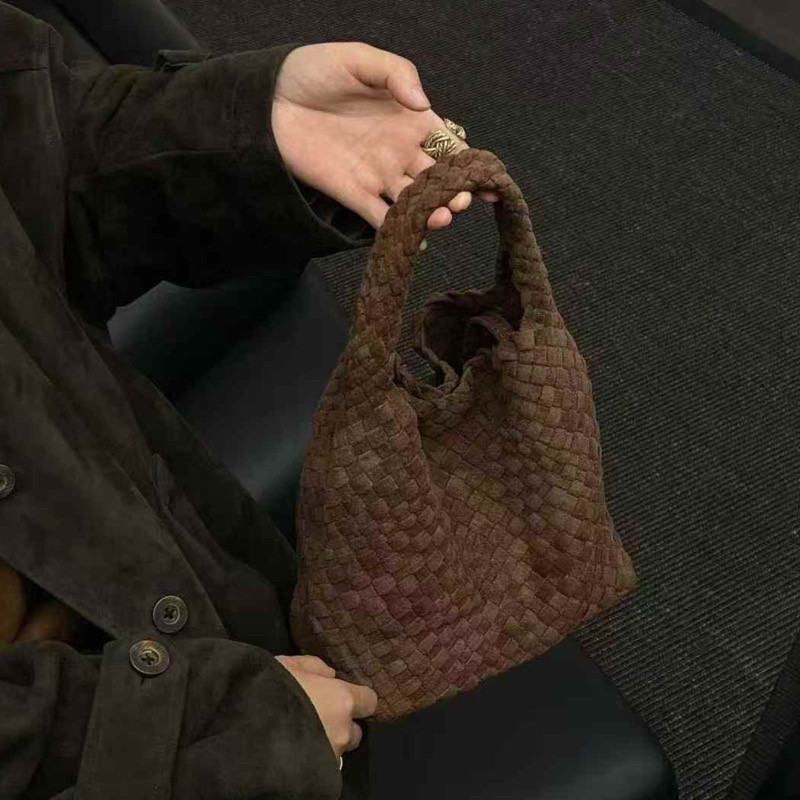 韩版小众设计手工编织包麂皮绒水桶包时尚百搭斜跨女包子母菜篮包