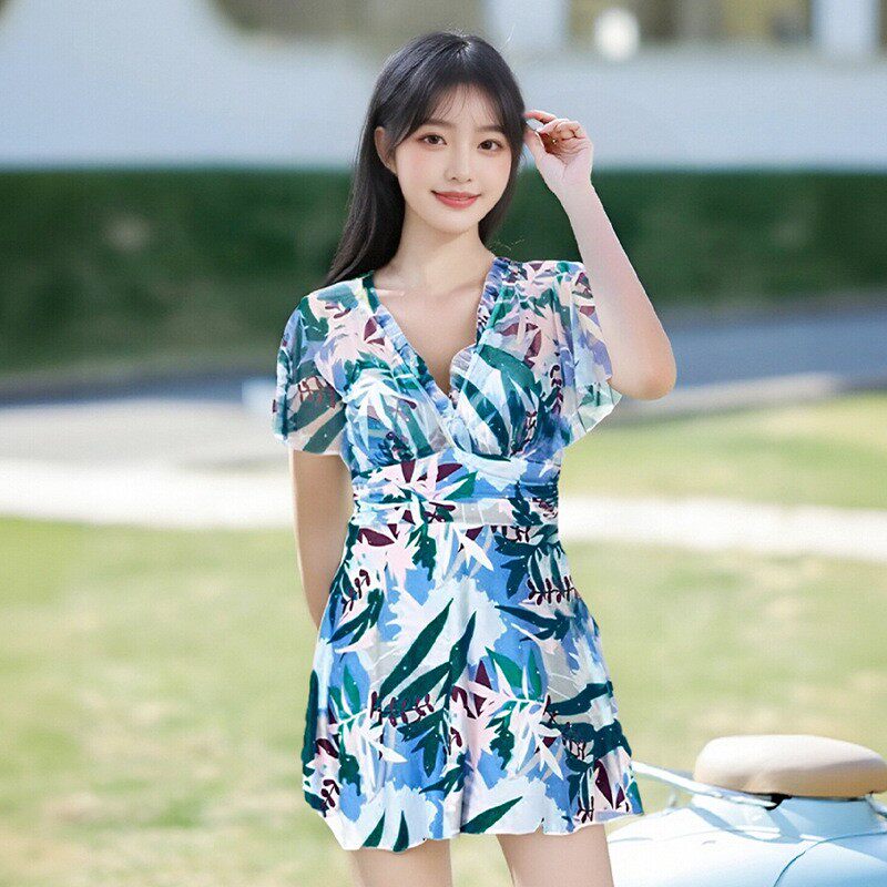 游泳衣女连体裙式保守大码胖MM显瘦遮肚2026新款度假泳装泡温泉