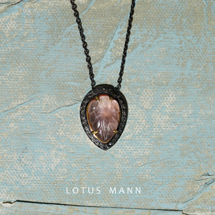 秋叶. 钻石包镶雕刻西瓜碧玺/绿碧玺黑银项链