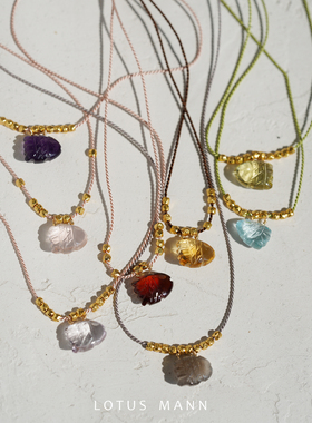 限量.有鱼. 迷你宝石雕刻小鱼与真丝银镀金项链Lotus Mann