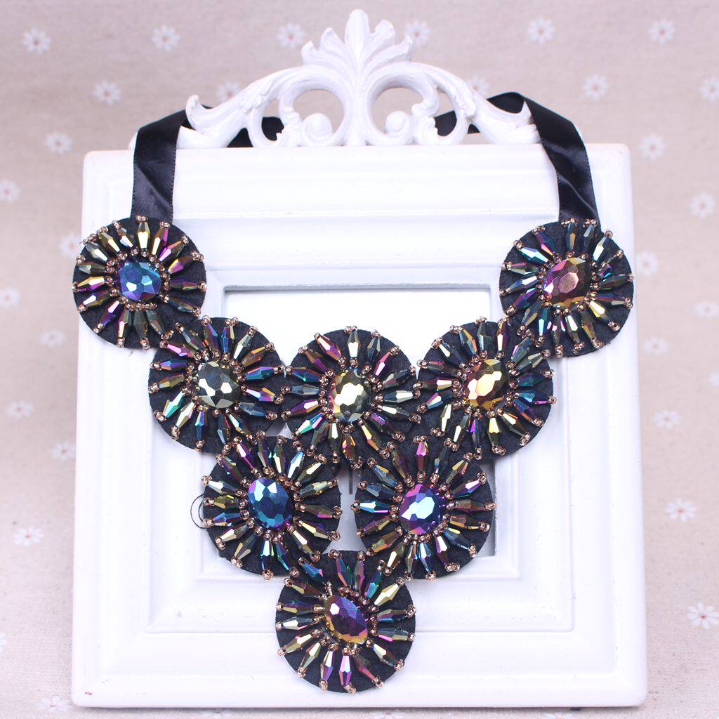 KOREAN VERSION OF CLOTHING ACCESSORIES 8 HOLLOW CRYSTAL BULLS EYE EUROPEAN AND AMERICAN EXAGGERATED FASHION BEADED NEW FAKE COLLAR NECKLACE