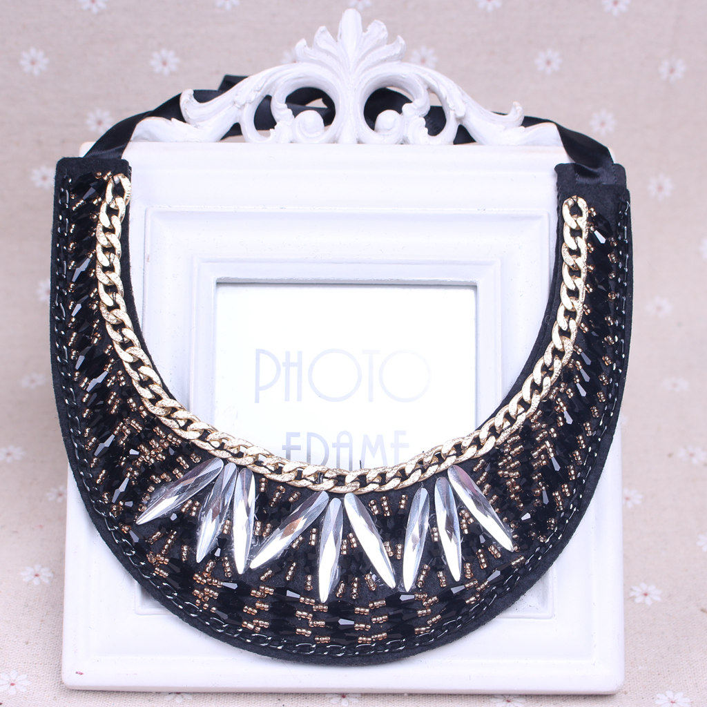 201 NEW 9 KOREAN VERSION OF THE VERSATILE DECORATIVE COLLAR MOON BAR GLASS CRYSTAL FALSE COLLAR FALSE COLLAR NECKLACE