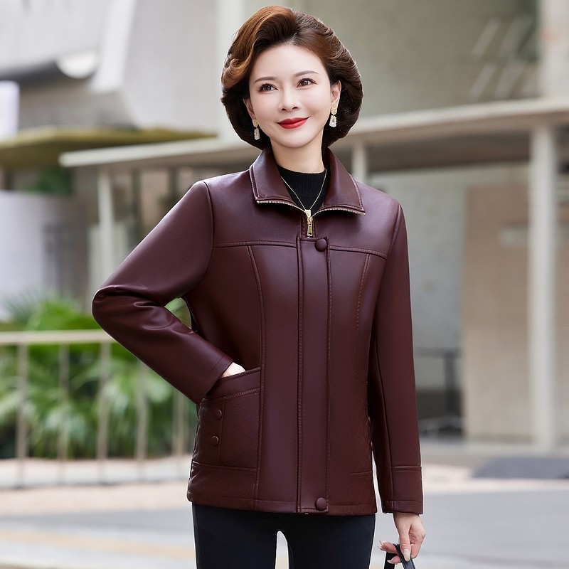 采购产品中年妈妈秋冬新款皮夹克，中老年妇女小个子丝绒短水洗Pu