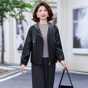 女款秋冬时尚连帽皮衣短外套洋气中年女小个子皮夹克春秋pu皮上衣