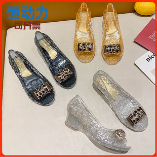 时尚 鱼嘴外穿坡跟 网红凉鞋 水晶增高防滑高跟女夏镂空包头透明单鞋