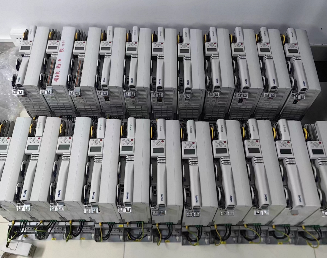 二手Lenze伦茨驱动器E94ASHE0244、E94ASHE0174成色漂亮