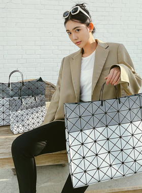 高档购物袋礼品袋防水镭射菱格服装店袋子衣服外出手提袋定制logo