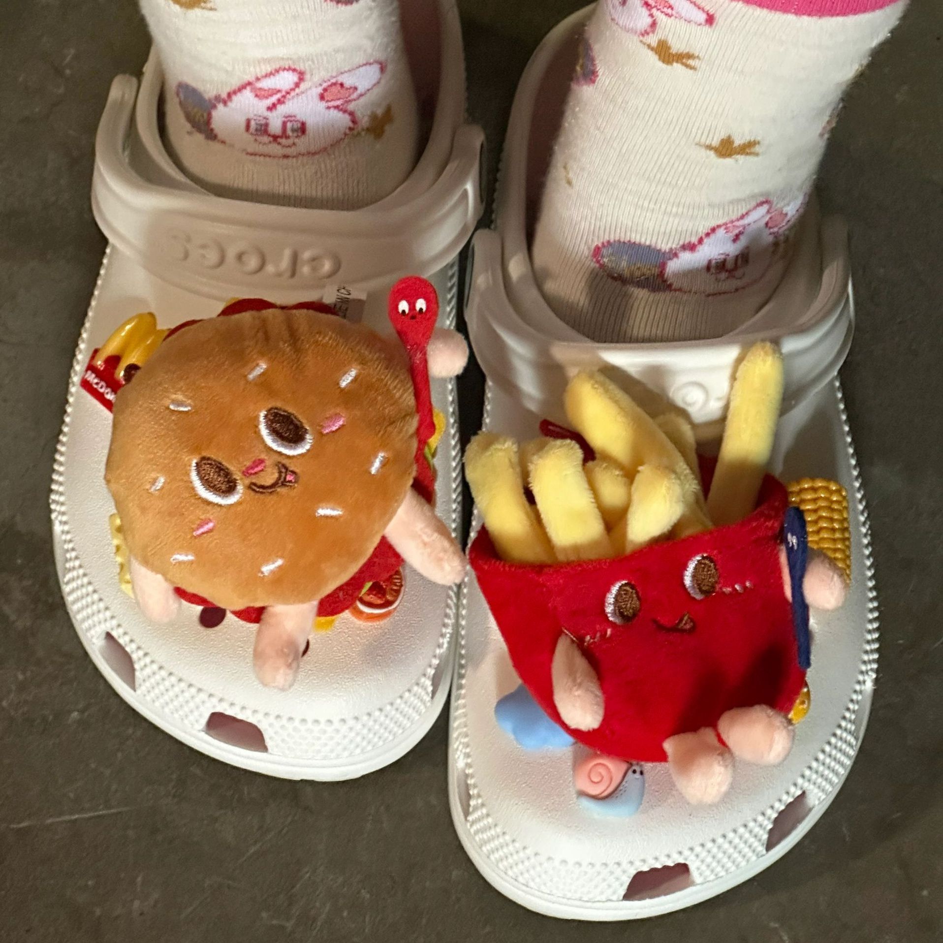 毛绒汉堡薯条洞洞鞋鞋花