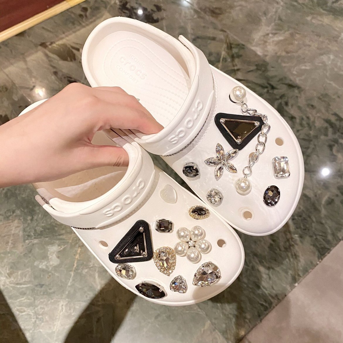 crocs洞洞鞋鞋花朋克风三角标水晶珍珠鞋扣配饰diy小红书暗黑配件_虎窝淘
