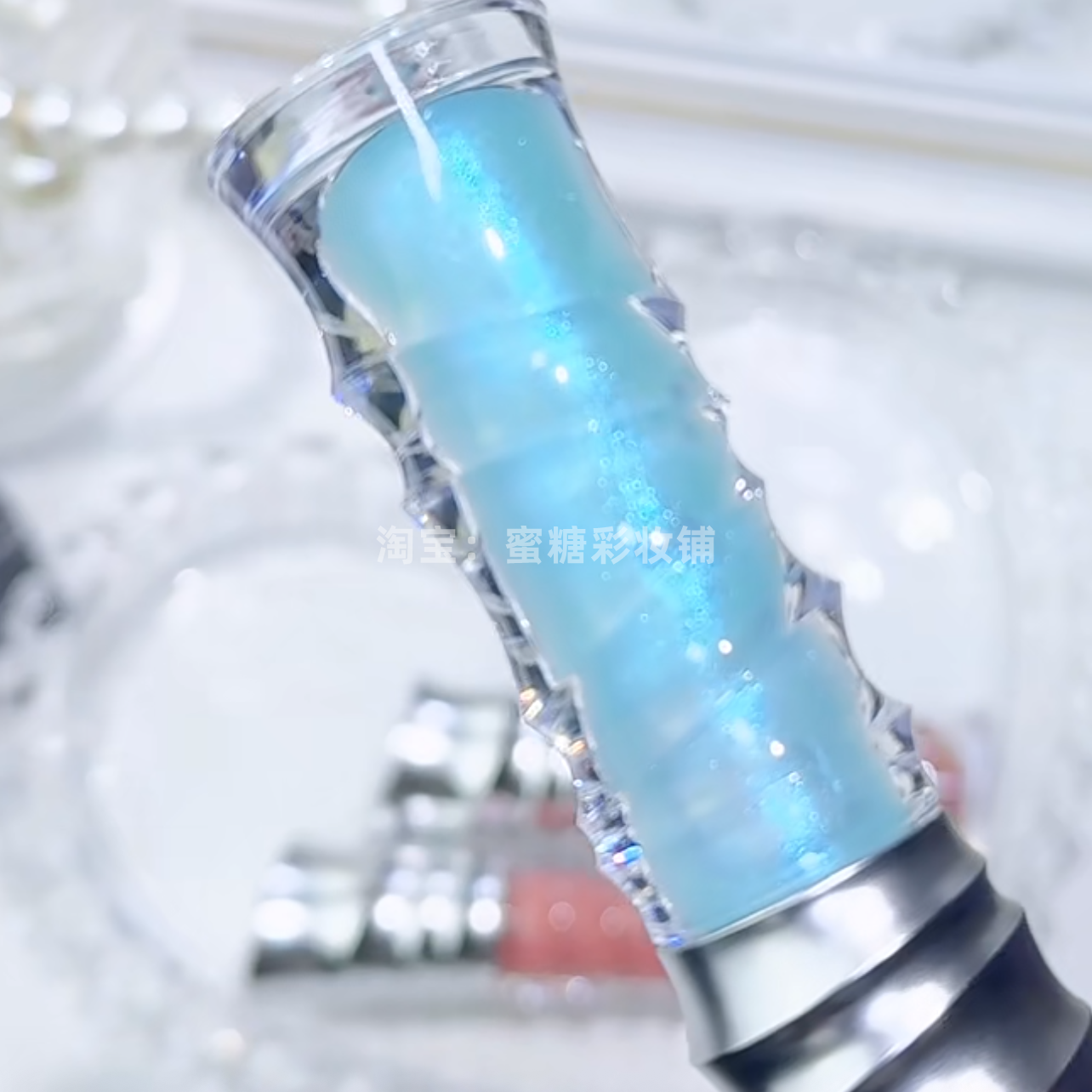 好美的一支梦幻海洋碎冰冰!美人鱼蓝色镜面水光唇蜜爆闪烟熏唇釉