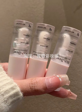 小韩随手拿的，好炸裂。。去死皮干唇星人滋润护唇油唇膜荔枝唇膏