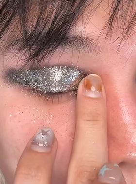 年末聚会我就这样惊艳所有人 爆闪啫喱闪粉眼影膏冻烟熏妆欧美cos