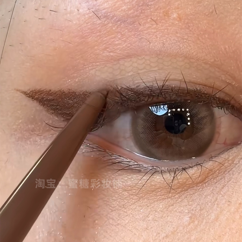 我懂了 原来肿眼泡眼尾耷拉要这样化眼线啊 棕色丝滑眼线胶笔温柔