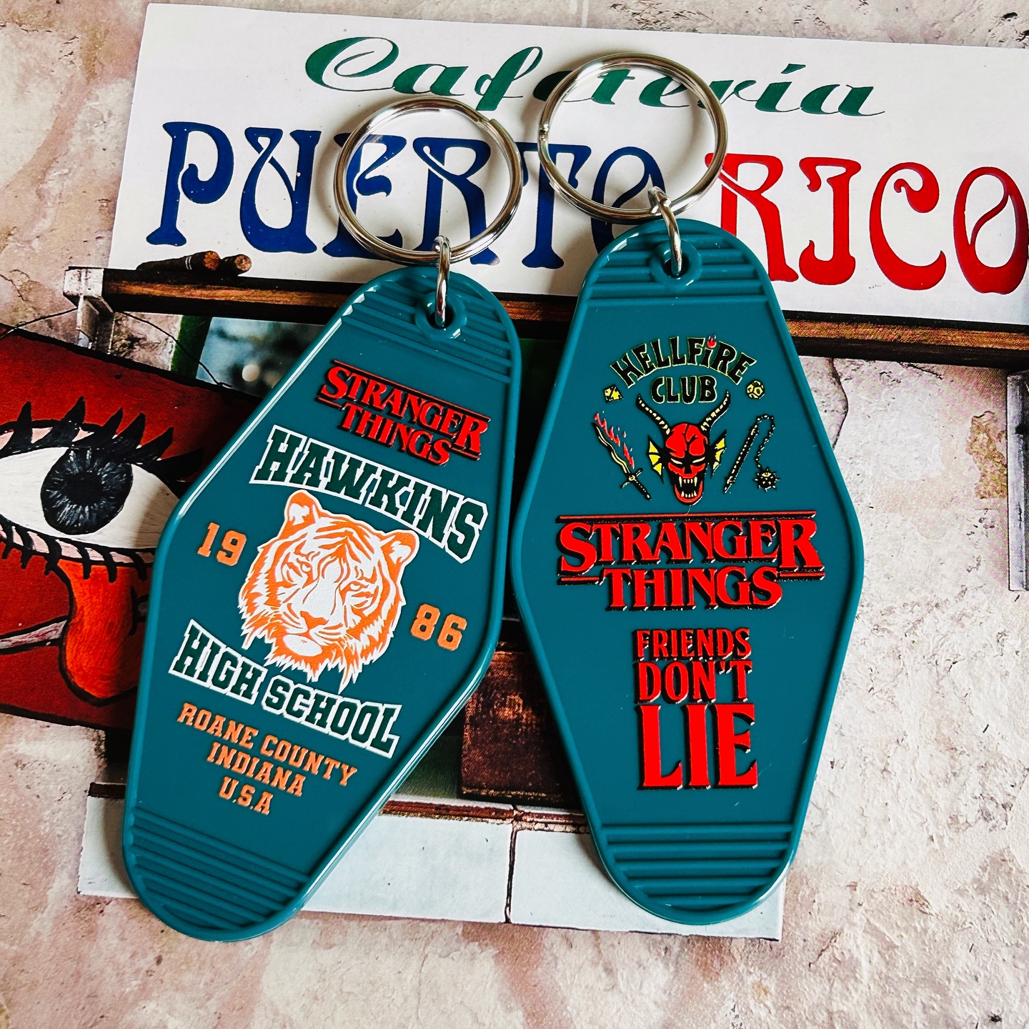 怪奇物语周边美式复古钥匙扣挂件