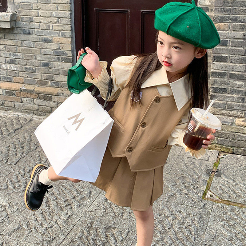 春秋学院风马甲衬衫套装图片
