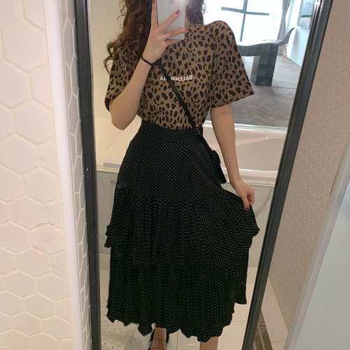 Real-price Westernized Short-sleeved Chic Top Tide + Sweet Fresh Leg-shading Point Skirt