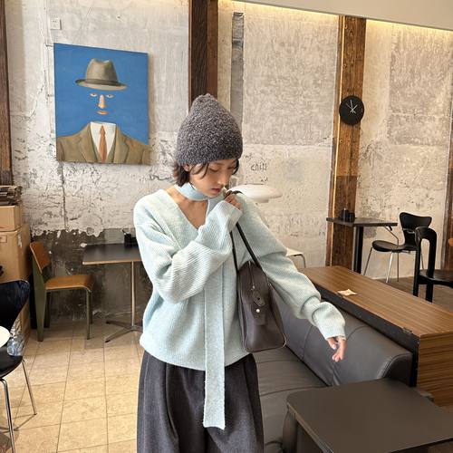CLEAN SPACE-羊毛V领溜肩宽松百搭秋冬上新针织衫配脖带57932