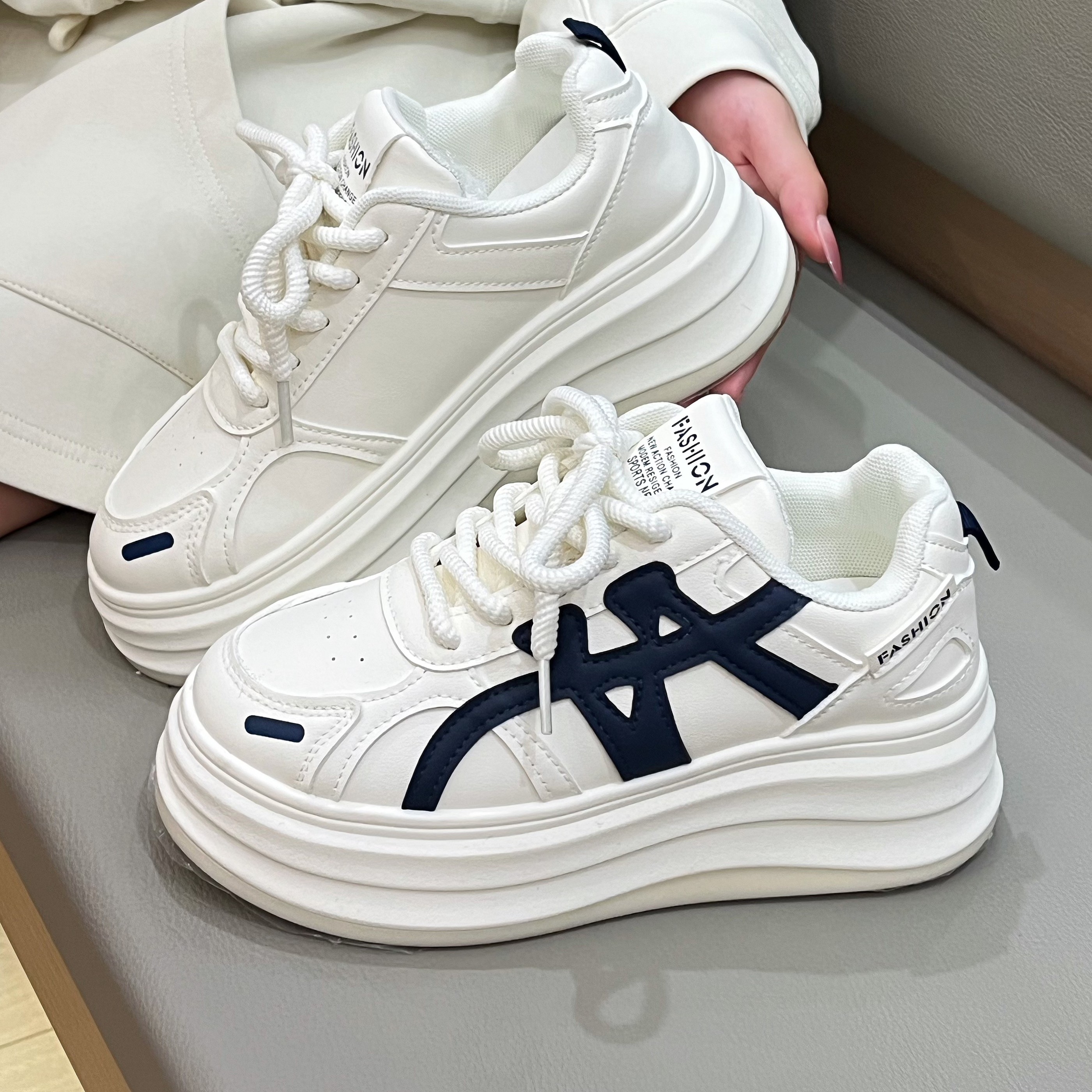 增高5CM厚底小白鞋女小个子2025新款春秋百搭皮面运动板鞋松糕鞋