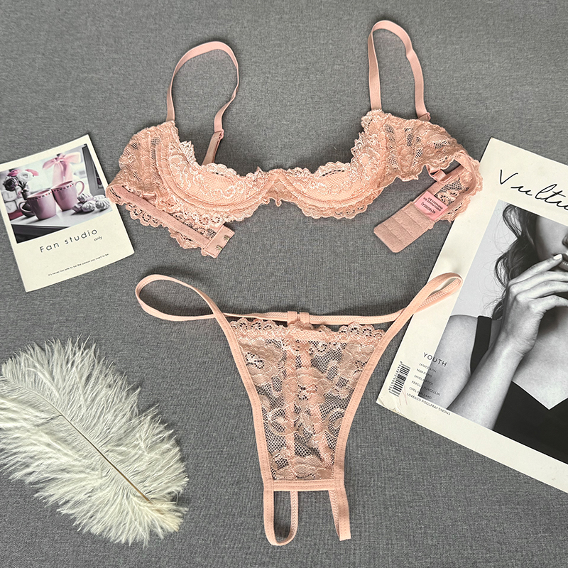 小胸聚拢镂空胸托蕾丝内衣套装